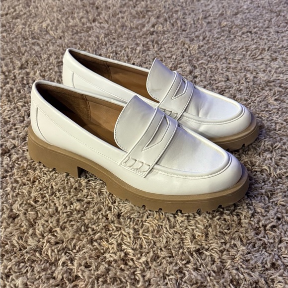 Women’s 6.5 White A New Day Loafers - Picture 2 of 5